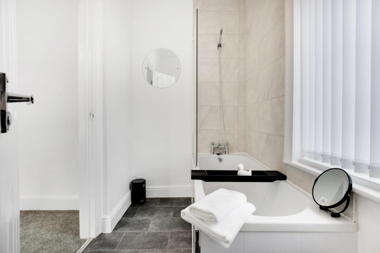 Stunning 4-Bedroom, 2 Bathrooms In Sunderland صندرلاند المظهر الخارجي الصورة