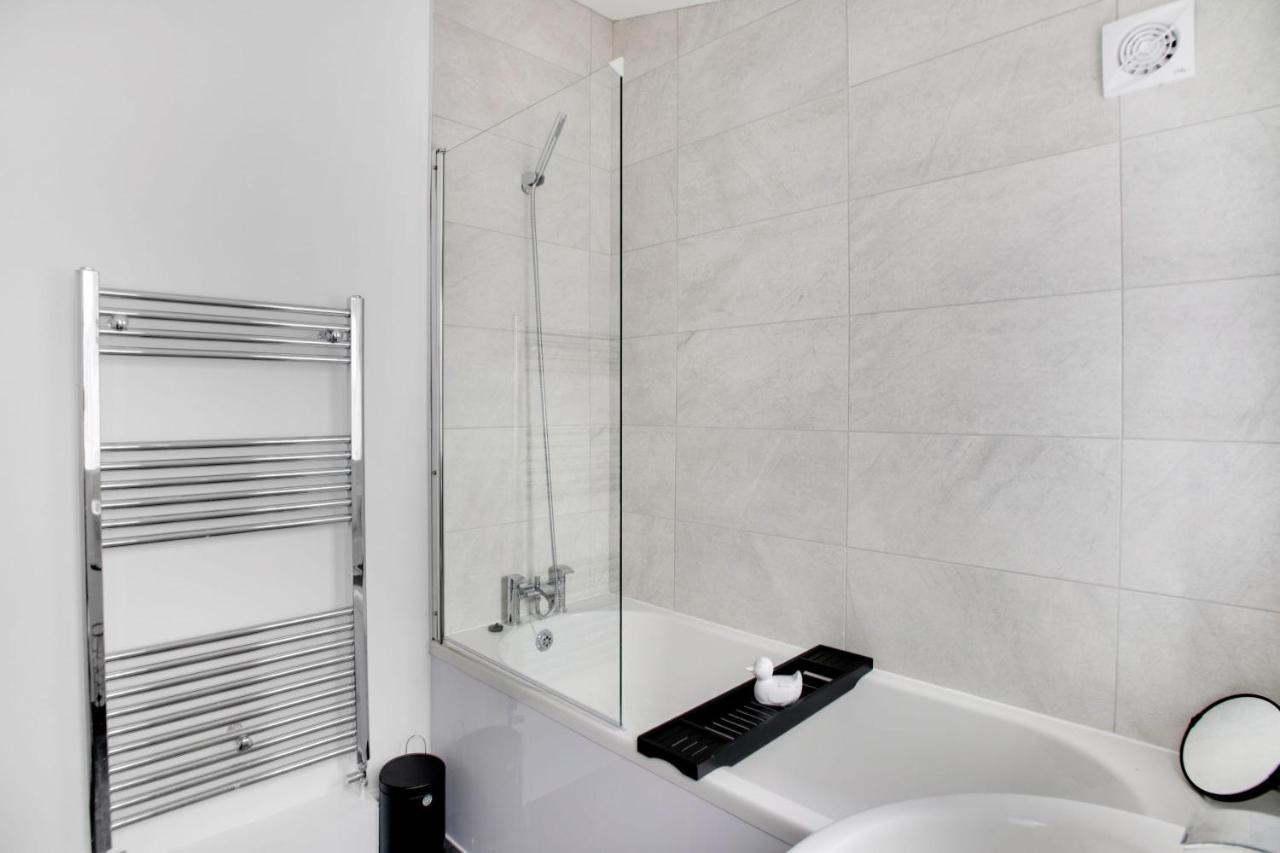 Stunning 4-Bedroom, 2 Bathrooms In Sunderland صندرلاند المظهر الخارجي الصورة
